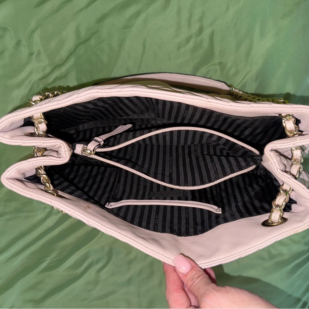 Victoria's Secret Quilted Shoulder Bag in Cream - Picture 2 of 3